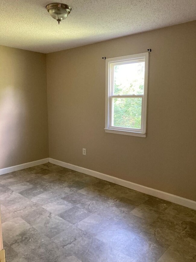 Building Photo - 1209 Main St