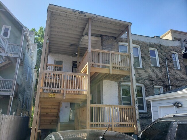 Foto del edificio - 1242 W Winnemac Ave