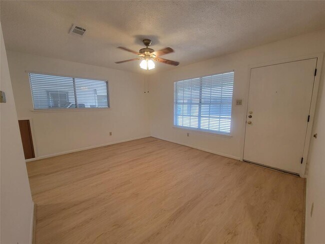 Foto del edificio - 5804 Nassau Dr