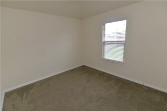 Building Photo - 1204 Kittyhawk Dr