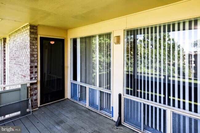 Foto del edificio - 7174 Donnell Pl