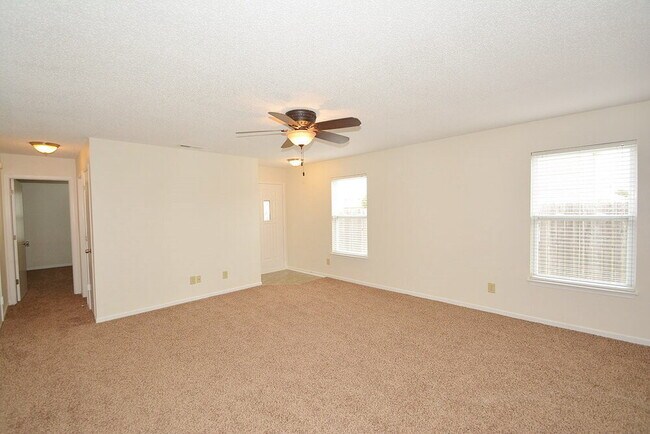 Building Photo - 8561 Bluff Point Dr