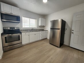 Building Photo - 1024 5th St Building Photo - 1024 5th St