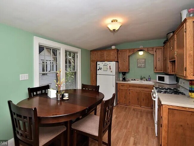 Planta superior - Cocina - 2055 Temple Ct