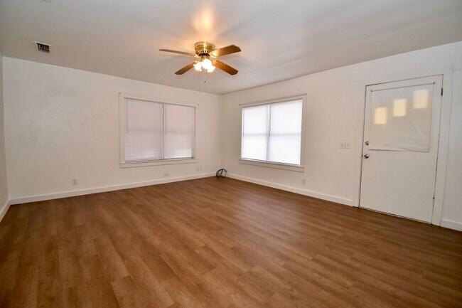 Foto del edificio - 3 Bed 1 Bath Home!