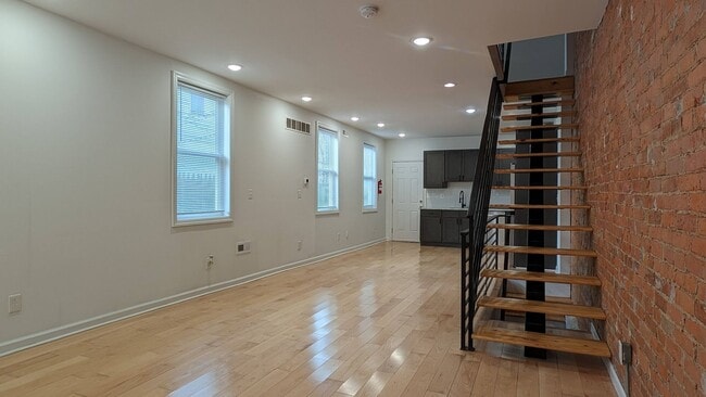 Building Photo - Port Richmond Home