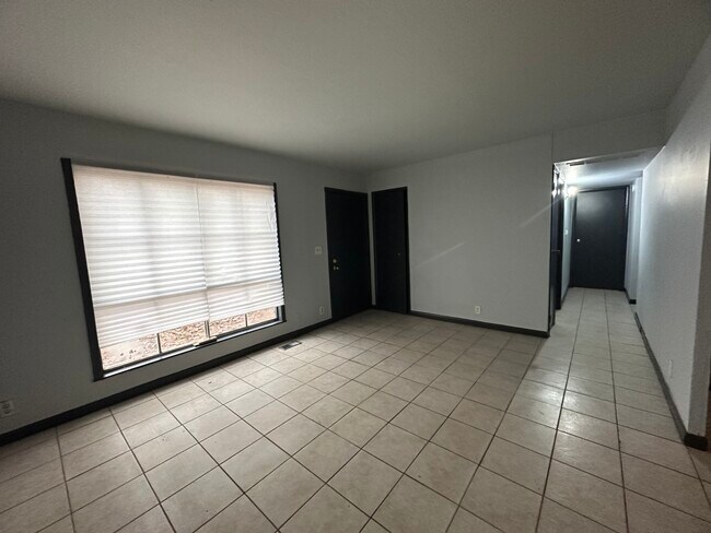 Foto del edificio - 802 Knollcrest Dr