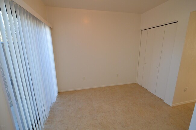 Foto del edificio - 4327 E Bellevue St