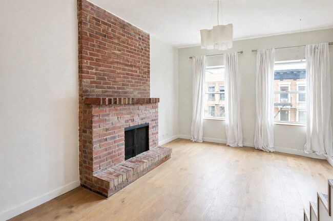 Foto del edificio - 165 E 104th St