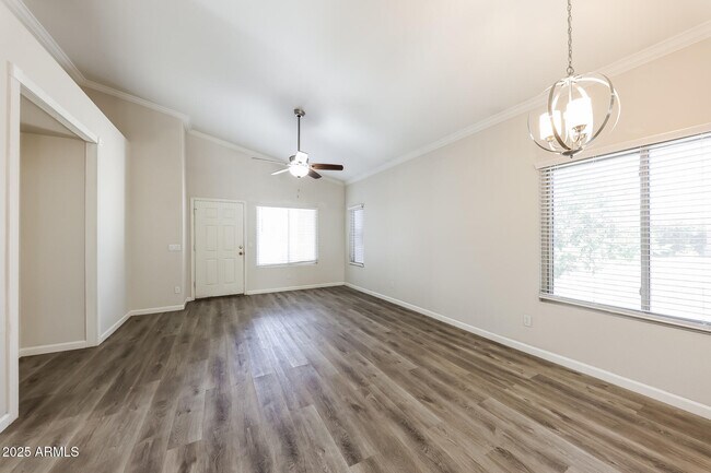 Foto del edificio - 2723 S 156th Dr