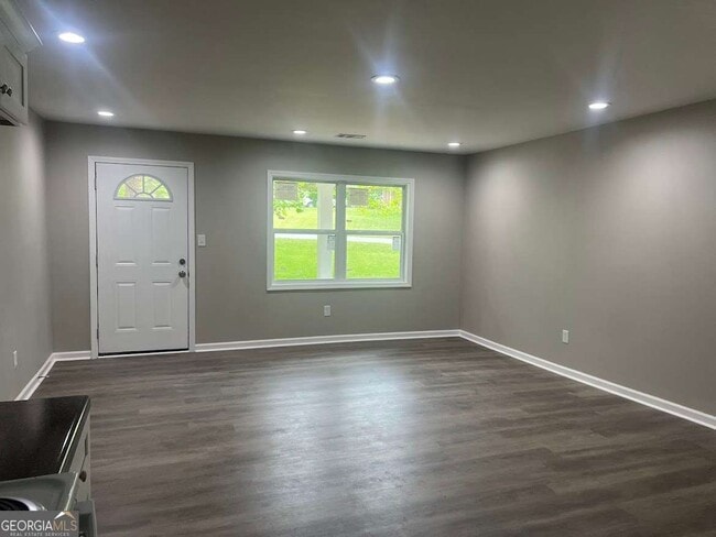 Building Photo - 1996 Chestnut Log Dr