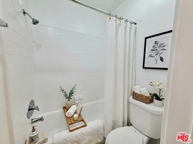 Foto del edificio - 5805 W 8th St