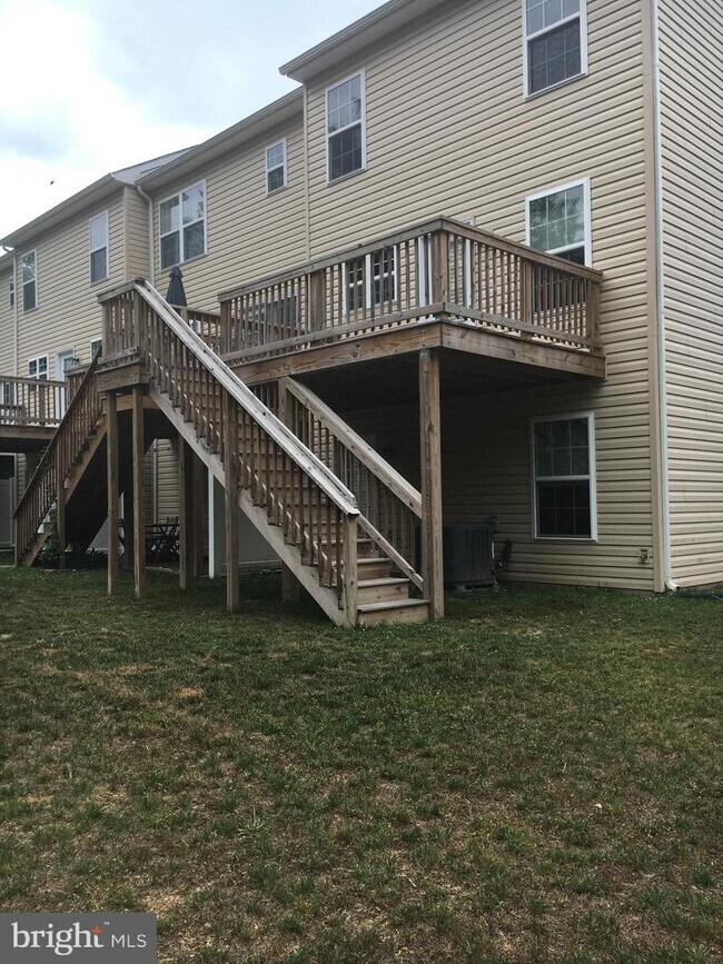 49 Savage Ct, Falling Waters, WV 25419 Townhome Rentals in Falling
