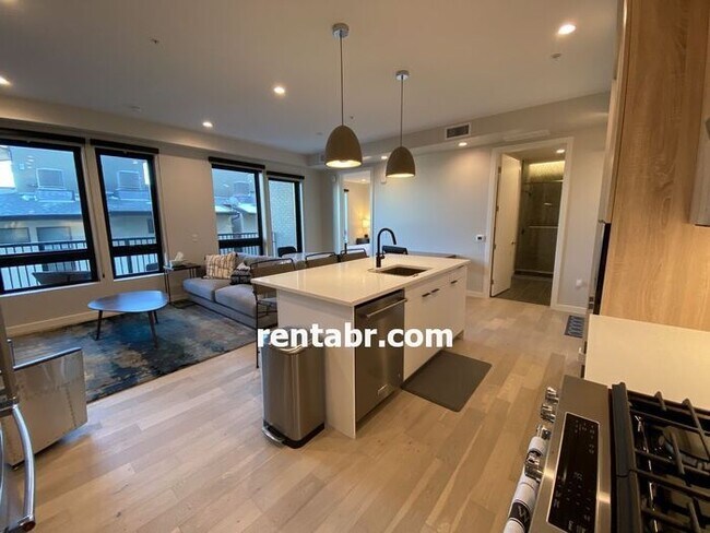 Building Photo - Sophisticated One Bedroom in the Heart of ...