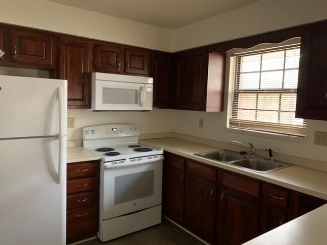 Building Photo - 3441 Laredo Dr