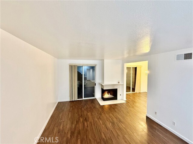 Building Photo - 196 Chandon