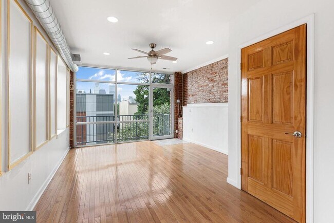 Foto del edificio - 1704 W Girard Ave