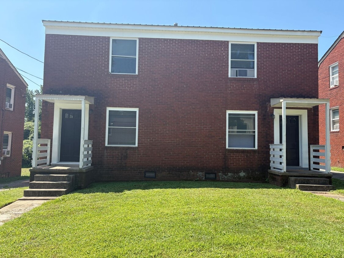 Primary Photo - 2 Bedroom, 1 Bathroom Apartment in High Po...