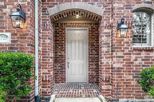 Foto del edificio - 2727 Breezy Point Ln