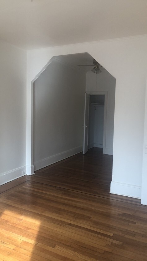Primary Photo - 1483 Bushwick Ave