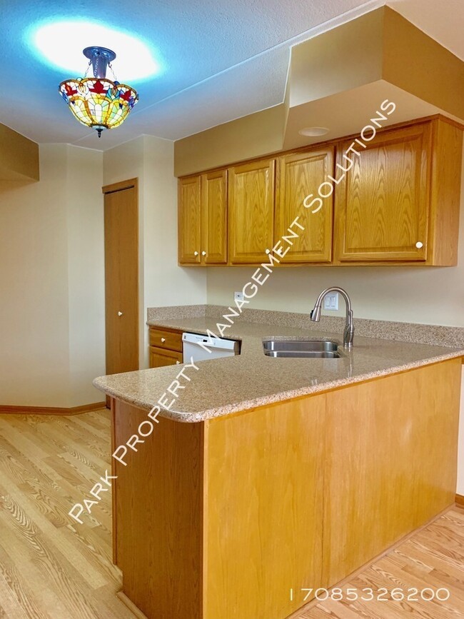 Foto del edificio - Orland Park - 2 Bedroom Condo