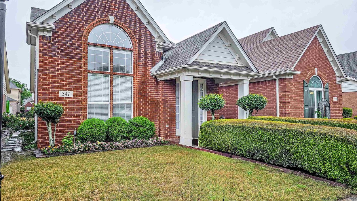 Foto principal - 347 Fountain Lake Dr