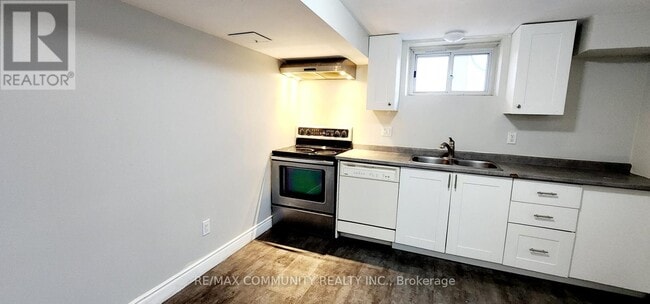 Building Photo - 417 Rossmount Ave