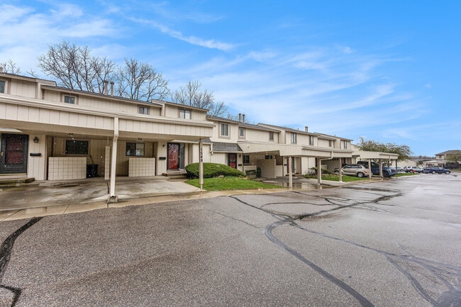 Building Photo - 1549 Charter Oak Dr