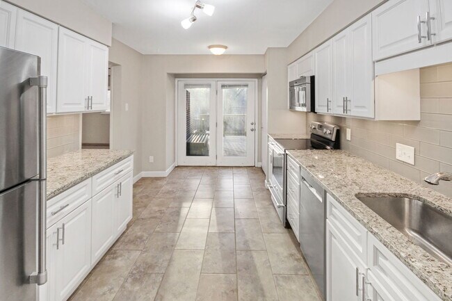 Foto del edificio - 2 Seawood Ct