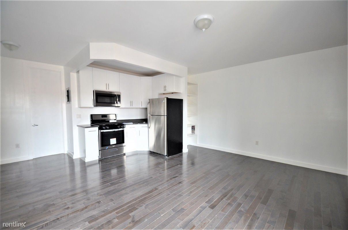 Building Photo - 2 br, 1 bath  - 2125 Tiebout Ave B21