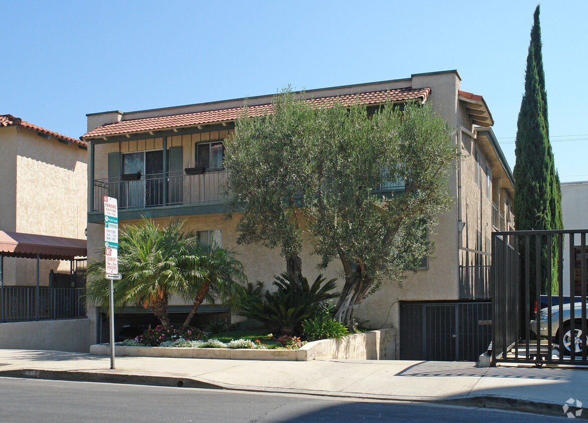 Building Photo - 1112 N Olive Dr