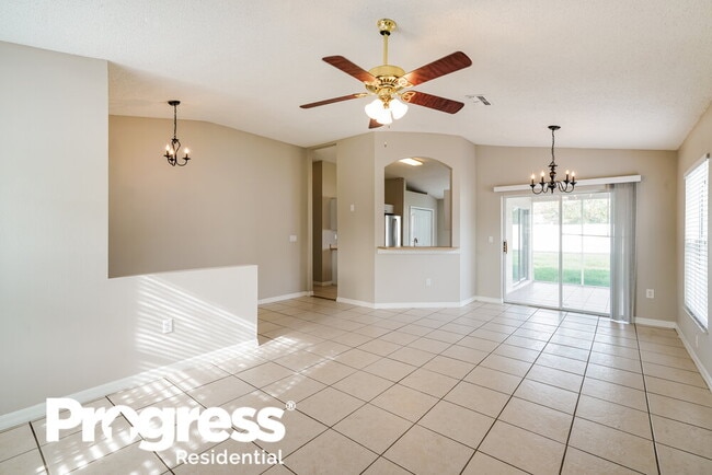 Building Photo - 1637 Totem Pole Way