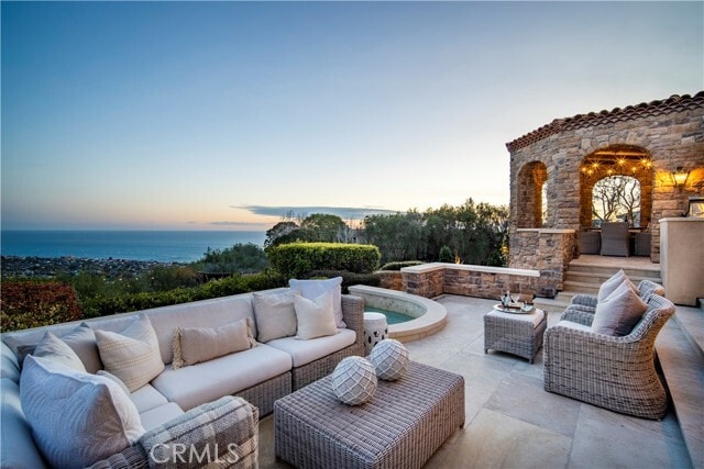 Building Photo - 1302 Skyline Dr