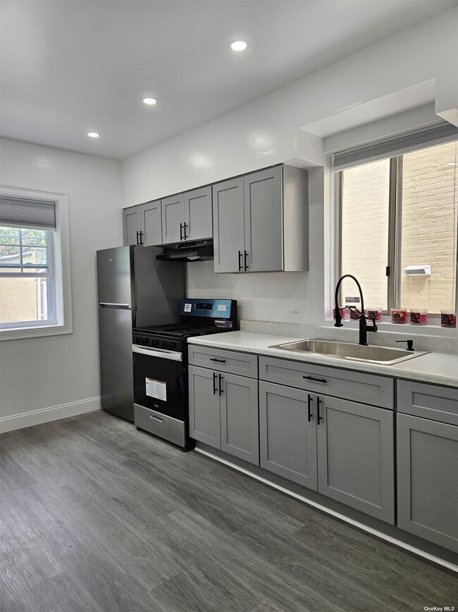 Building Photo - 20-60-60 45th St