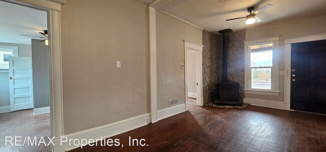 Foto del edificio - 3 br, 1 bath House - 1016 W Cucharas St