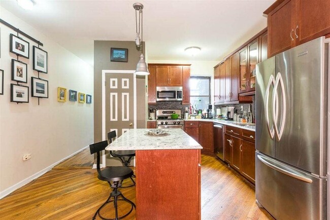 Foto del edificio - 807 Washington St