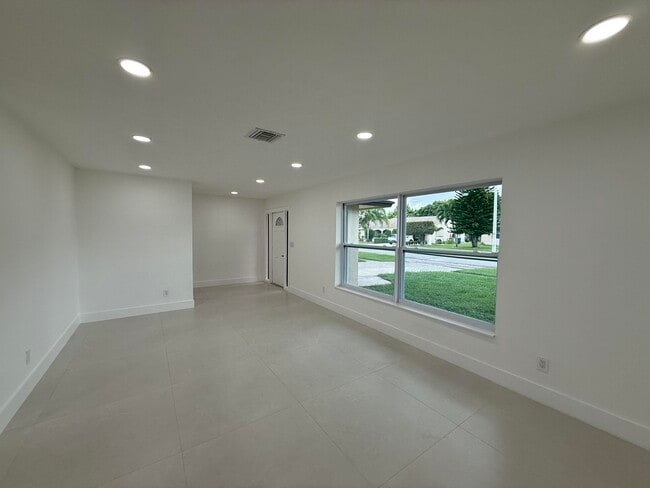 Foto del edificio - 137 Alcazar St