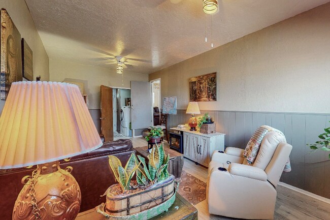 Building Photo - 3700 Alvarado Dr NE