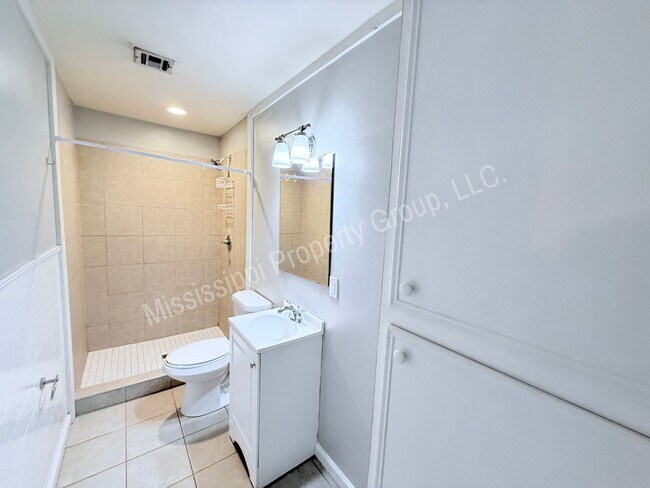 Foto del edificio - 1803 Johnson Ave