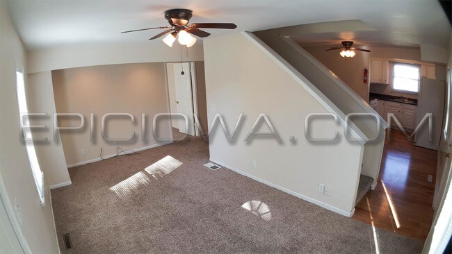 Building Photo - 1028 33rd St NE