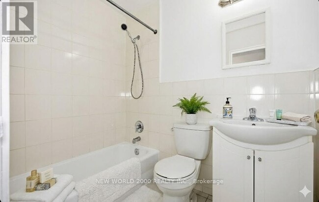 Photo du bâtiment - 49 Glen Elm Ave