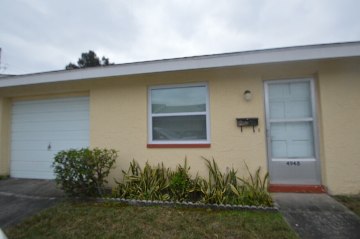 Foto principal - 55+Community, 2 B/ 1 B Villa in New Port C...
