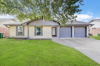 Building Photo - 5911 Chrystell Ln