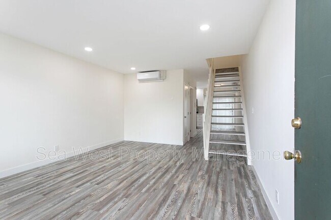 Foto del edificio - 222-230 W J St