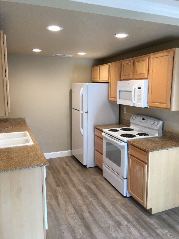 Building Photo - 439 Cherry Ln