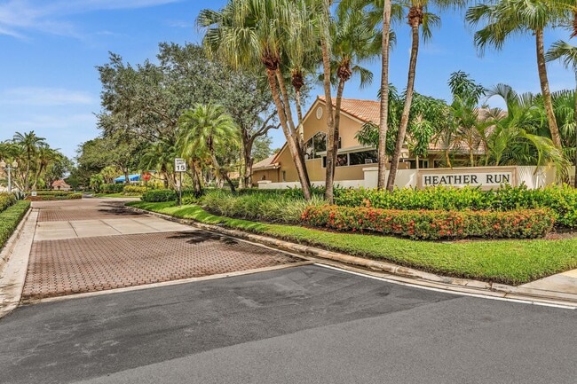 Building Photo - 1904 Rosewood Way