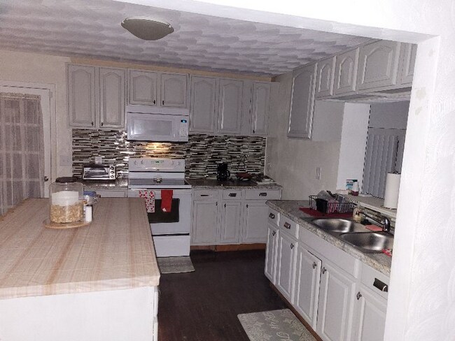 Building Photo - 5808 Bernhowe Manor Ln