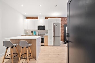 Building Photo - 3722 Av. Laval