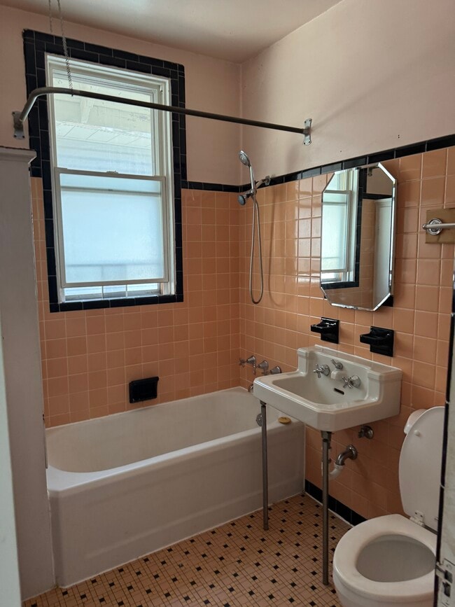 Foto del edificio - 4741 N Kilbourn Ave