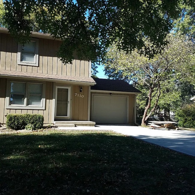 Building Photo - Charming home for your family!